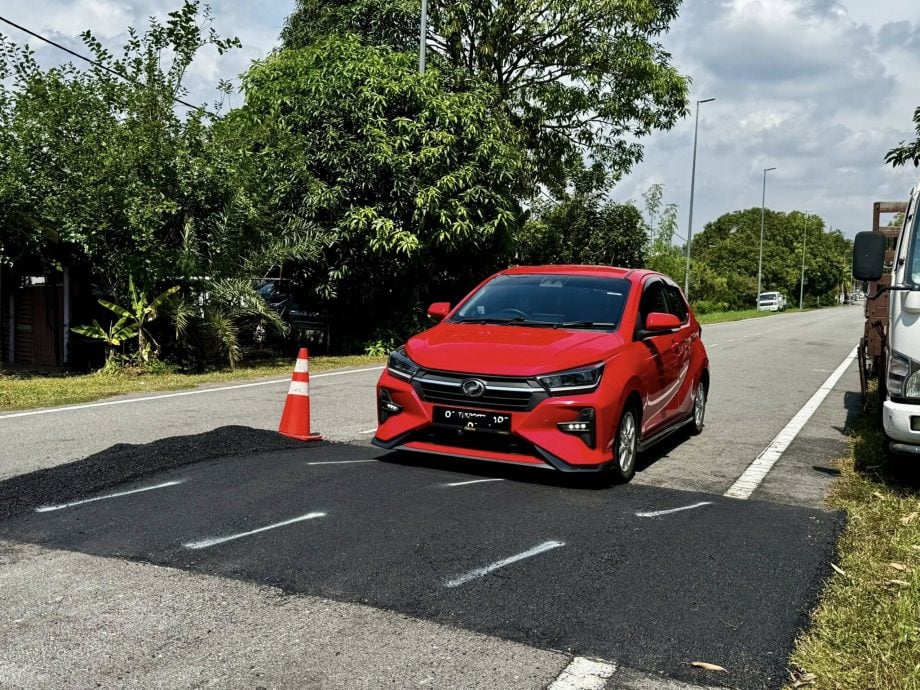 (古城封面副文)武吉波浪英丹路设3路墩防非法飙车