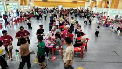 “中公小小企业家”买卖会   培养学生理财团队精神