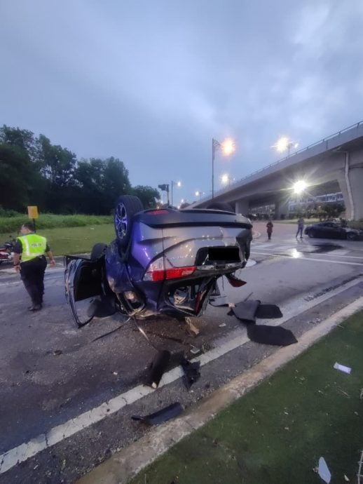 (古城版)休旅车及跑车发生碰撞起火