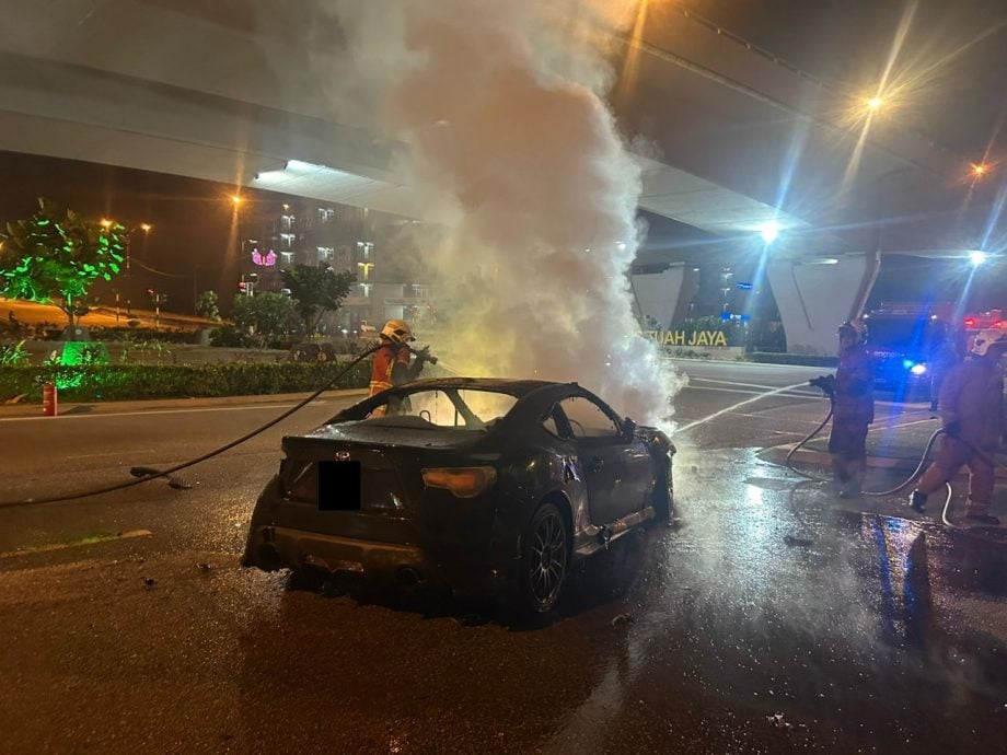 (古城版)休旅车及跑车发生碰撞起火