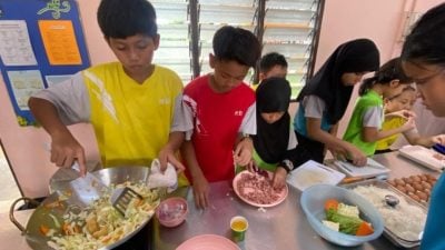 光亚学校生活营   笑泪交织集体记忆