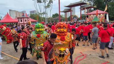 包府跨国新马泰抵甲   信徒齐聚迎包公圣驾