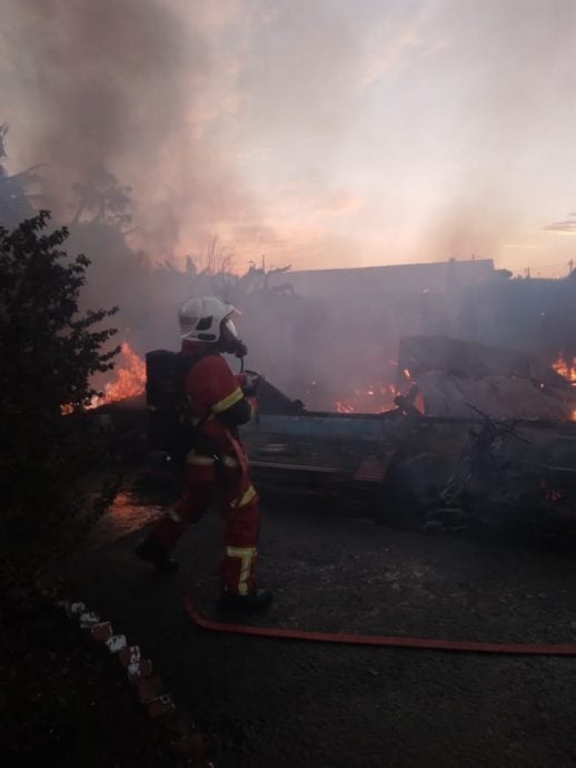 (古城版)双溪布达火灾,3间半永久结构房屋被烧毁