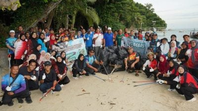 固废机构与南方环保  100志工赴4岛拾垃圾