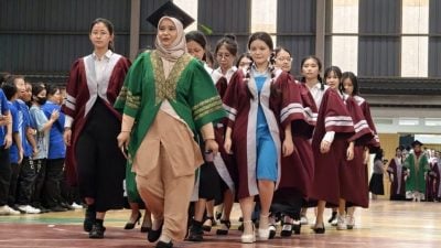 圣母华中毕业暨颁奖礼 奏响骊歌表扬优秀生