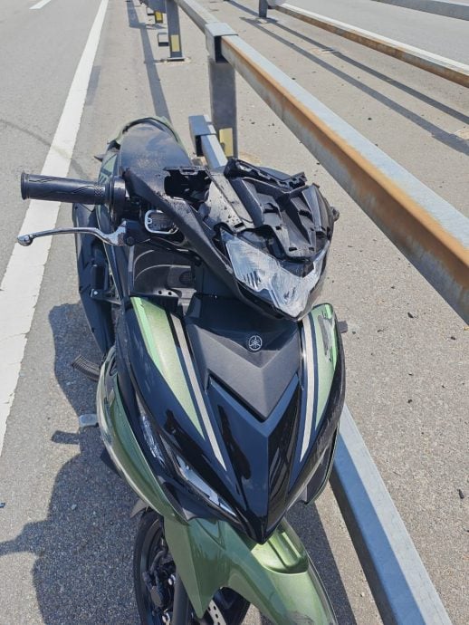 (古城版)巫裔青年摩托车失控撞防撞杆丢命