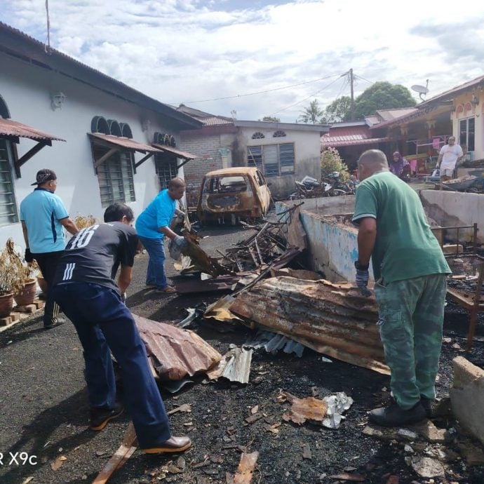 (古城版)汉都亚再也市议会应村民要求,协助清理火灾后现场