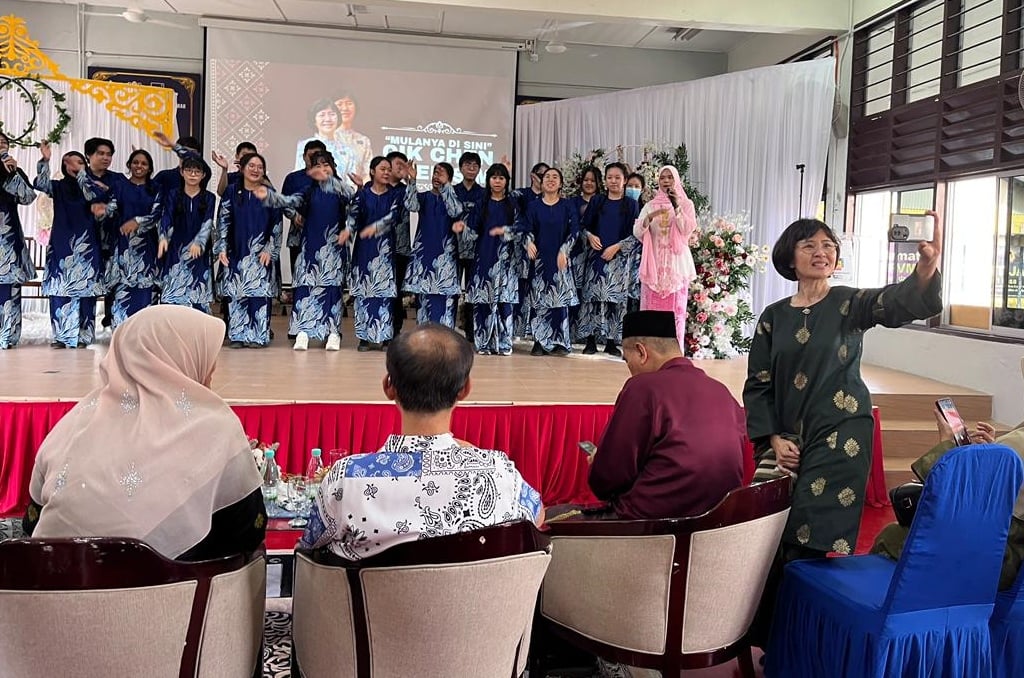 (古城第5版主文)敦法蒂玛中六学院六名教师荣休