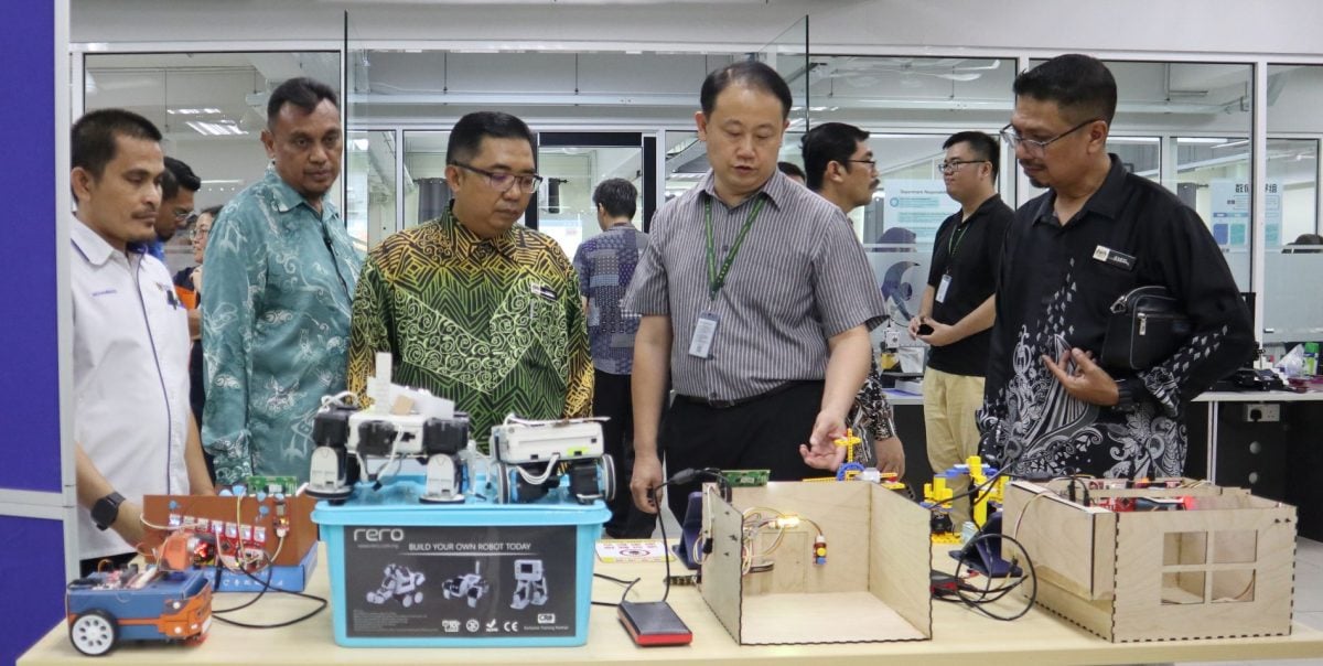 （古城第七版主文）教育部官员访培风