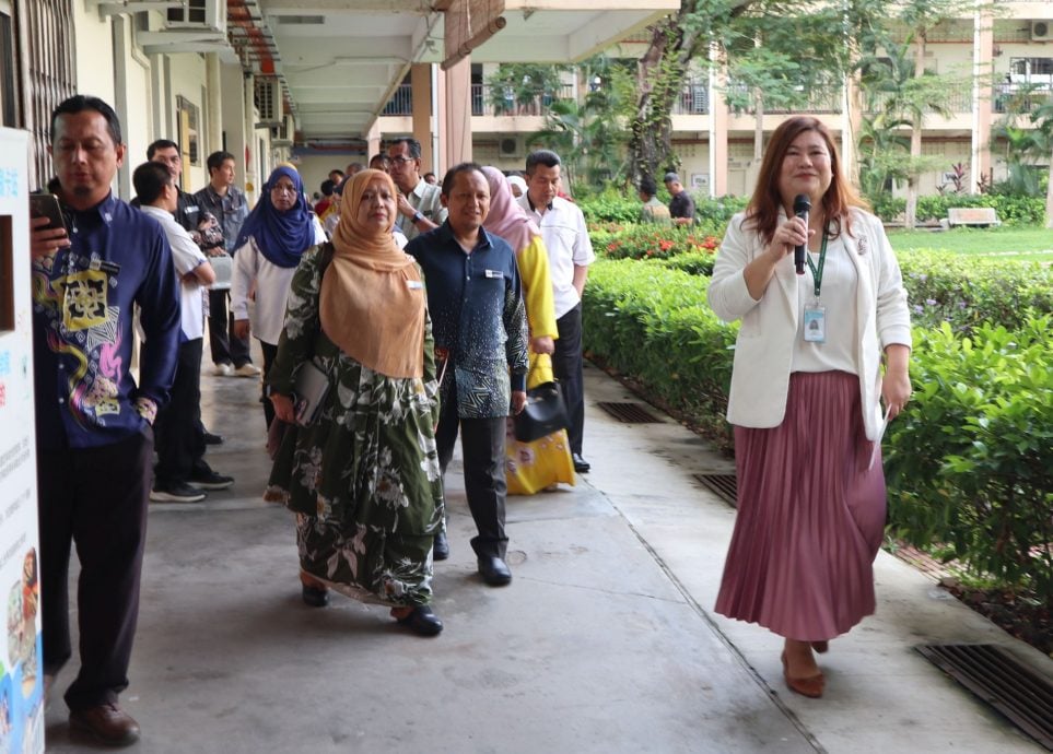 （古城第七版主文）教育部官员访培风