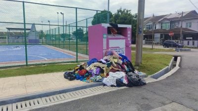 物品没分类打包乱丢碍市容 粉红回收箱 沦垃圾箱