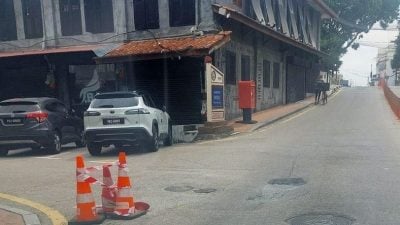 改双行道后变窄   曾昆清桥路标频被撞