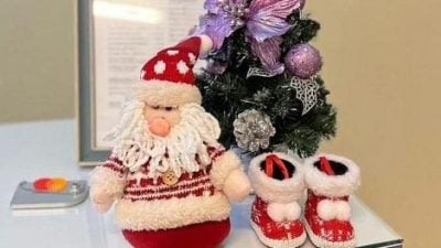 商场换圣诞装扮   色彩缤纷吸引打卡