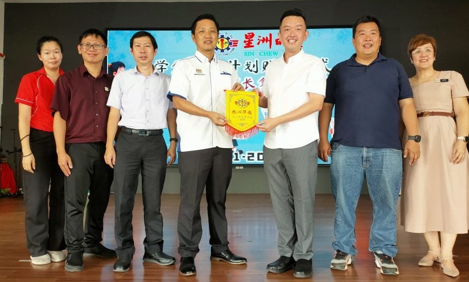 (古城第五版主文)鼎华小学举行学生阅报计划