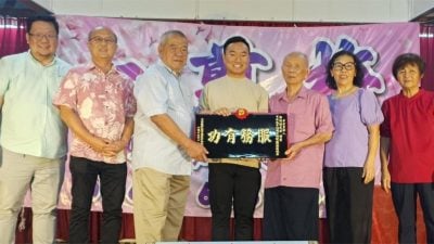 士兰道新圣宫神诞平安宴 |  魏喜森：免“惠民”不成反“扰民”   制定政策应先征民意