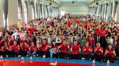 《一日鼎华人》开放日  李忠霖：办学“以孩子为本”   鼎华注重品格教育