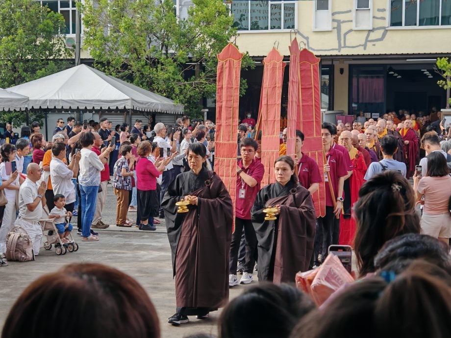 （古城第六版主文／签发）逾千人参与供袈裟法会
