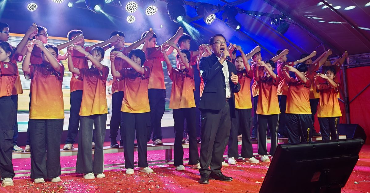 （大北马）“六六有你，情系新民”，千名新民人回家，一同欢庆66周年纪念。