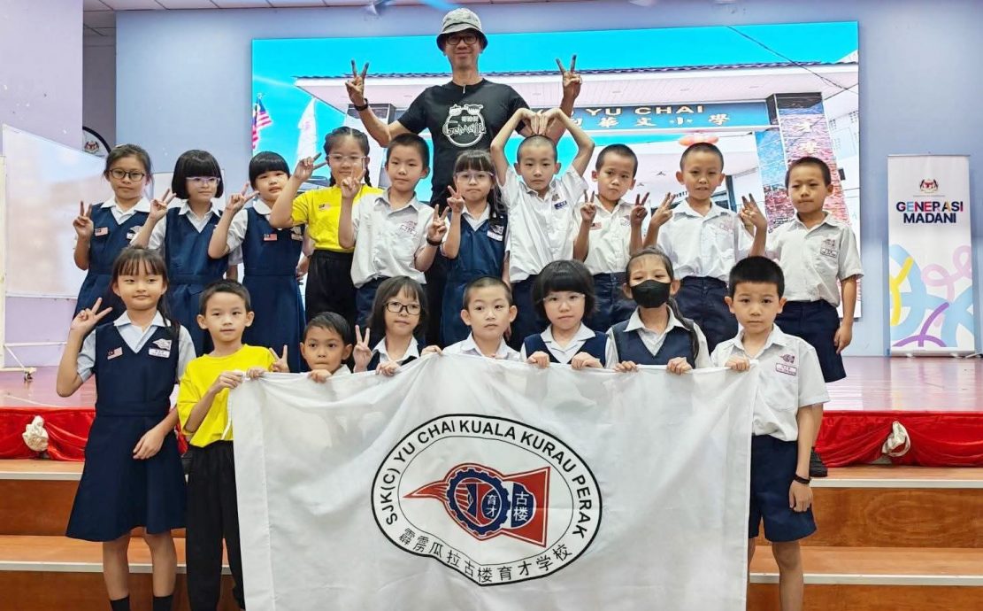 （大北马）《歌妹俩》作者徐有利  莅古楼育才学校与学生交流 