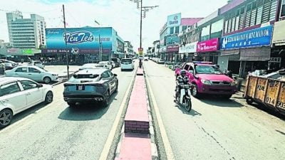 玻州灾情转好 积水消退 灾民回家了