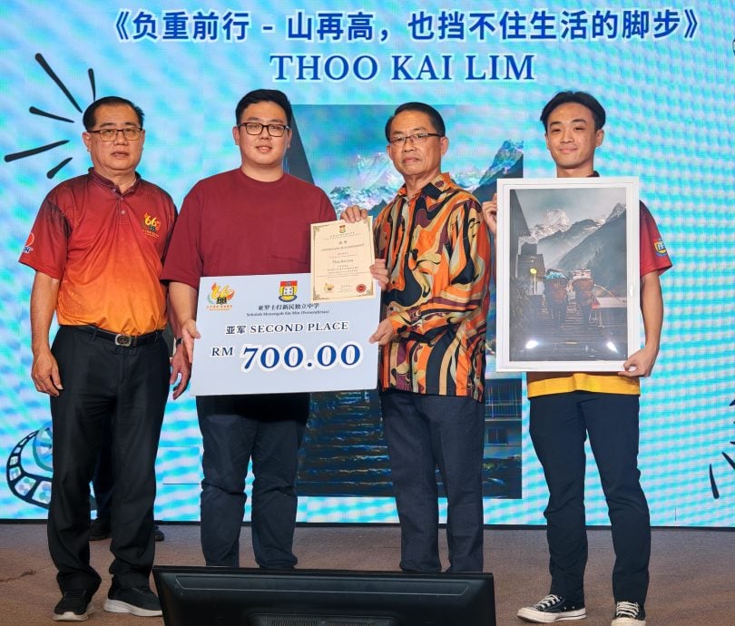 （大北马）亚罗士打新民独中学生呈献49幅黑白丙烯画，成为展览焦点。