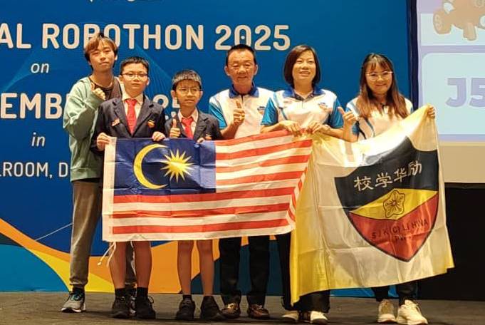 （大北马）北海励华学校机器人两支队伍首次远赴海外参赛夺得优秀奖。