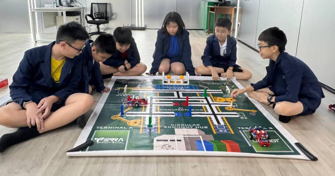 （大北马）北海励华学校机器人两支队伍首次远赴海外参赛夺得优秀奖。