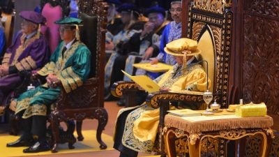 高等学府不是政治舞台   吉苏丹：是栽培学士之地