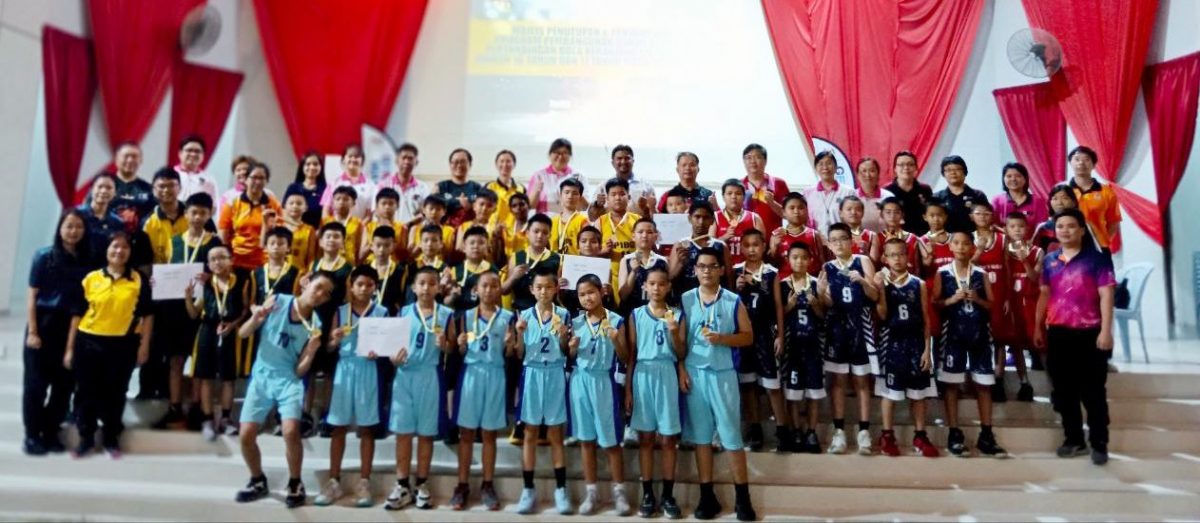 (大北马)吉辇县10及11岁篮赛 新华夺3冠1亚成大赢家