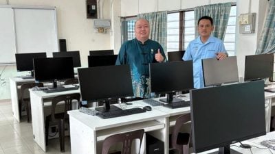 申请25万拨款添购一体机  威南日新盼完善化智能教学