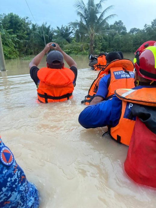 （大北马）居林突发水灾 中午12时 灾民人数上升至356人