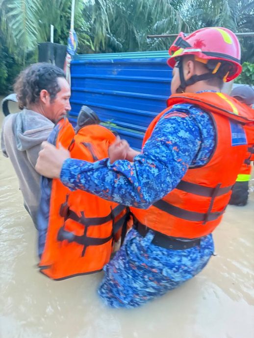 （大北马）居林突发水灾 中午12时 灾民人数上升至356人