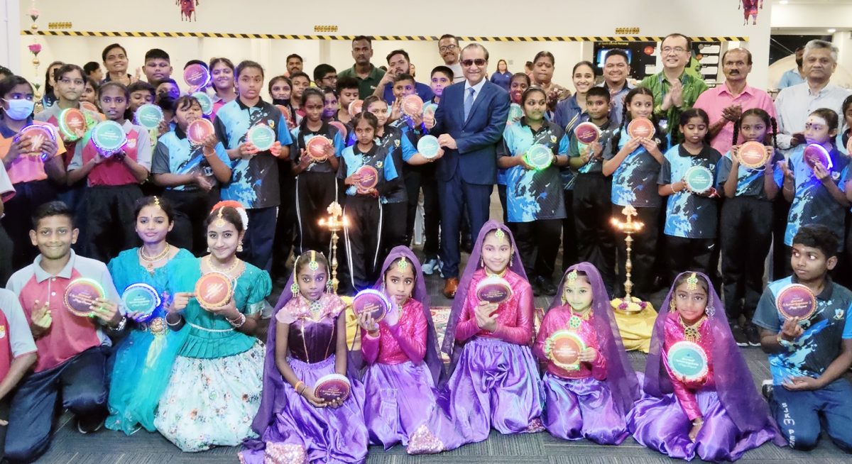 （大北马）拍手就亮灯 佳日星赞学生未来工程师