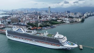 皇冠公主号停靠槟码头 杨顺兴：料带来166万经济效益