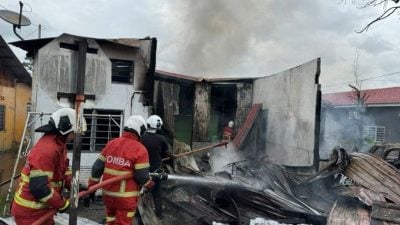 槟城浮罗甘榜双溪布隆火灾   3住家1车被烧毁
