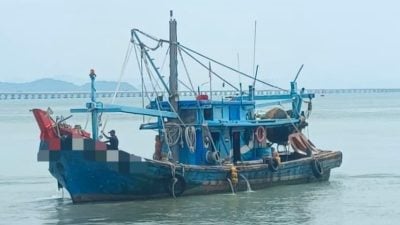 未获许可在近岸捕鱼   海事局扣查渔船3船员