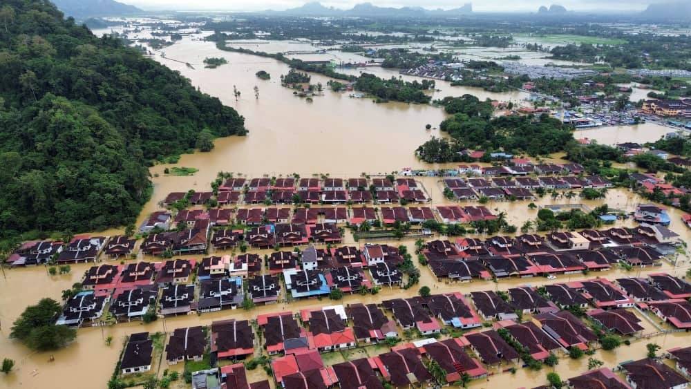 (大北马)玻连日降雨不停今稍好转,受灾地区从巴东勿刹、亚娄扩大至加央,受灾家庭破千户