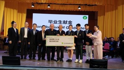 韩江中学毕业礼  学生合捐8万回馈母校