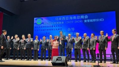 第3届理事会宣誓就职礼   大马海南总商会捐2万给益华