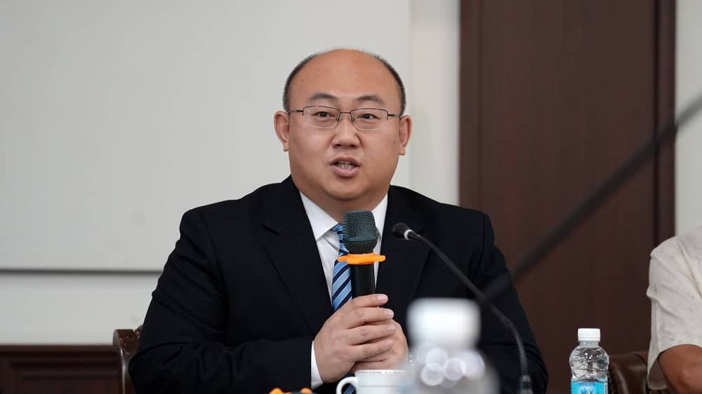 (大都会)与哈尔滨工业大学签署协议书兴华中学成全马首个生源基地