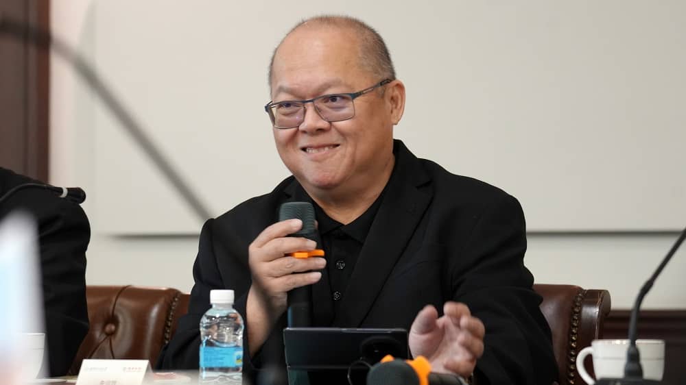 (大都会)与哈尔滨工业大学签署协议书兴华中学成全马首个生源基地