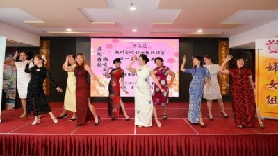 中马区潮妇联会主办 约70妇女秀“旗袍雅韵”