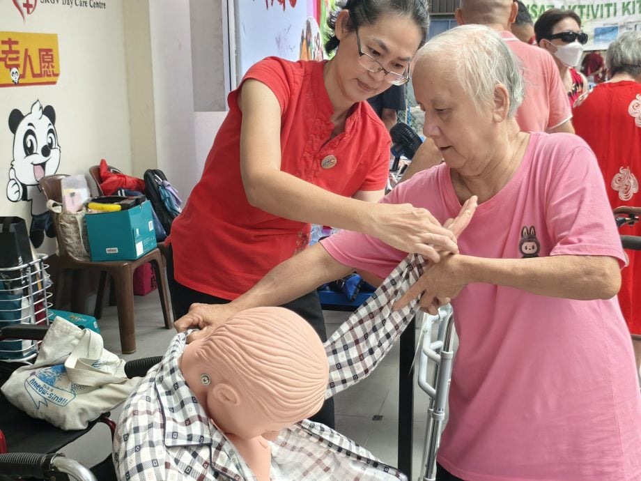 （大都会）富贵集团本月再迎一批长者介护专才  为本地老龄化社会注入温暖希望