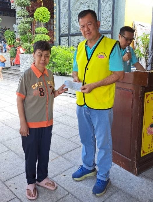 （大都会）巴生五条路观音亭慈善园颁援助金，82病黎受惠