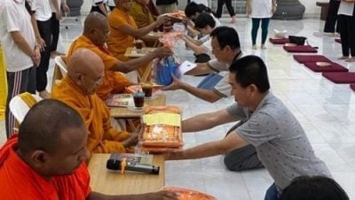 林楚福：佛教供养仪式   “供架裟”布施累积功德