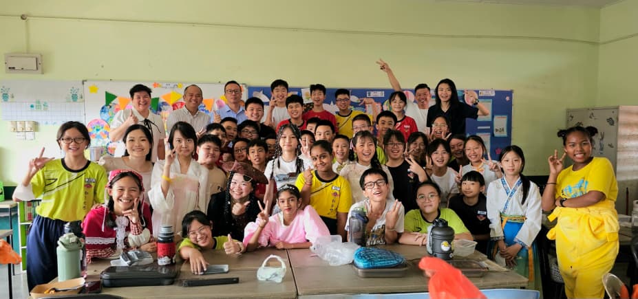 (大都会)滨二欢庆儿童节 校园变童话世界