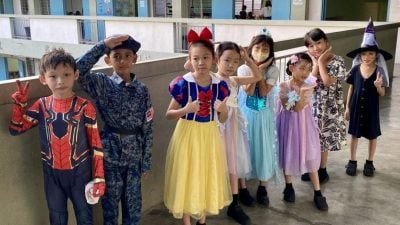 巴生滨华二校儿童节 学生盛装扮成童话角色