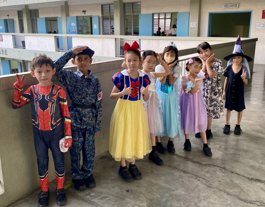 (大都会)滨二欢庆儿童节 校园变童话世界