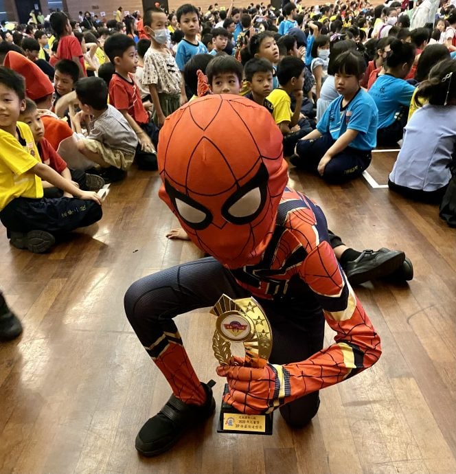 (大都会)滨二欢庆儿童节 校园变童话世界