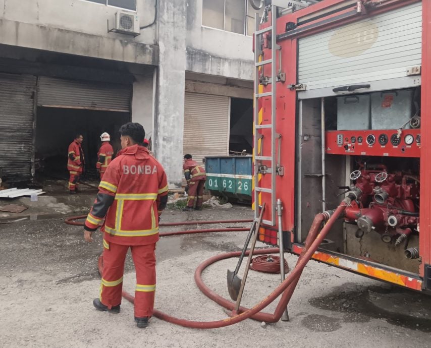 (已上网)大都会/又是消防栓出状况,消拯员无水灭火/2图